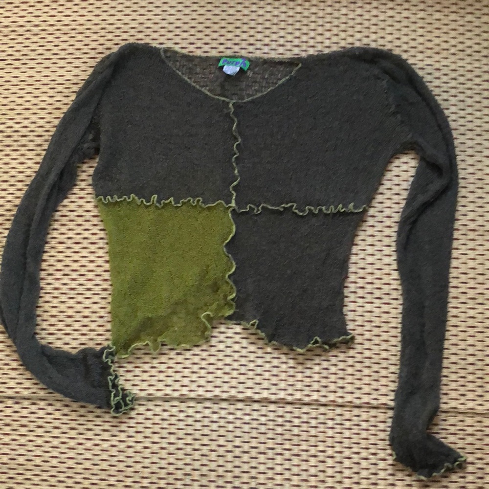 Adorable Vintage y2k style mesh slinky sweater!